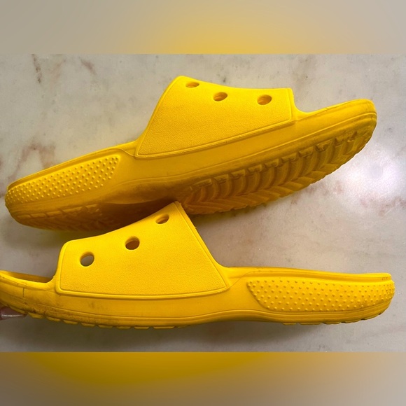 UsedVeryGood_Crocs Unisex Classic Two-Strap Slide Sandals_Yellow_Sz7Women/5 Men - Picture 1 of 5